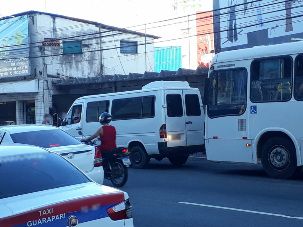 Vans X ônibus: problema antigo, mas longe de ser resolvido em Guarapari