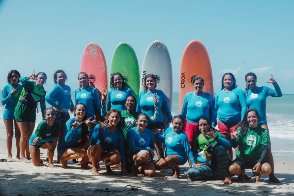 Projeto Águas de Gaia proporciona a vivência do surfe para mulheres, agora em Praia do Morro - Guarapari