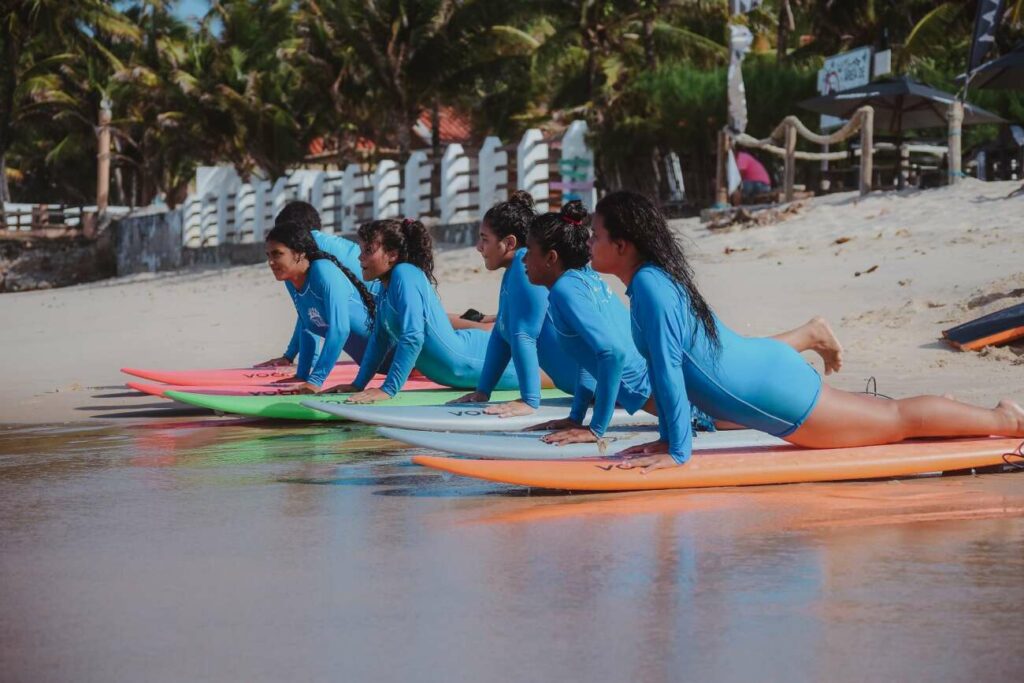 Projeto Águas de Gaia proporciona a vivência do surfe para mulheres, agora em Praia do Morro - Guarapari