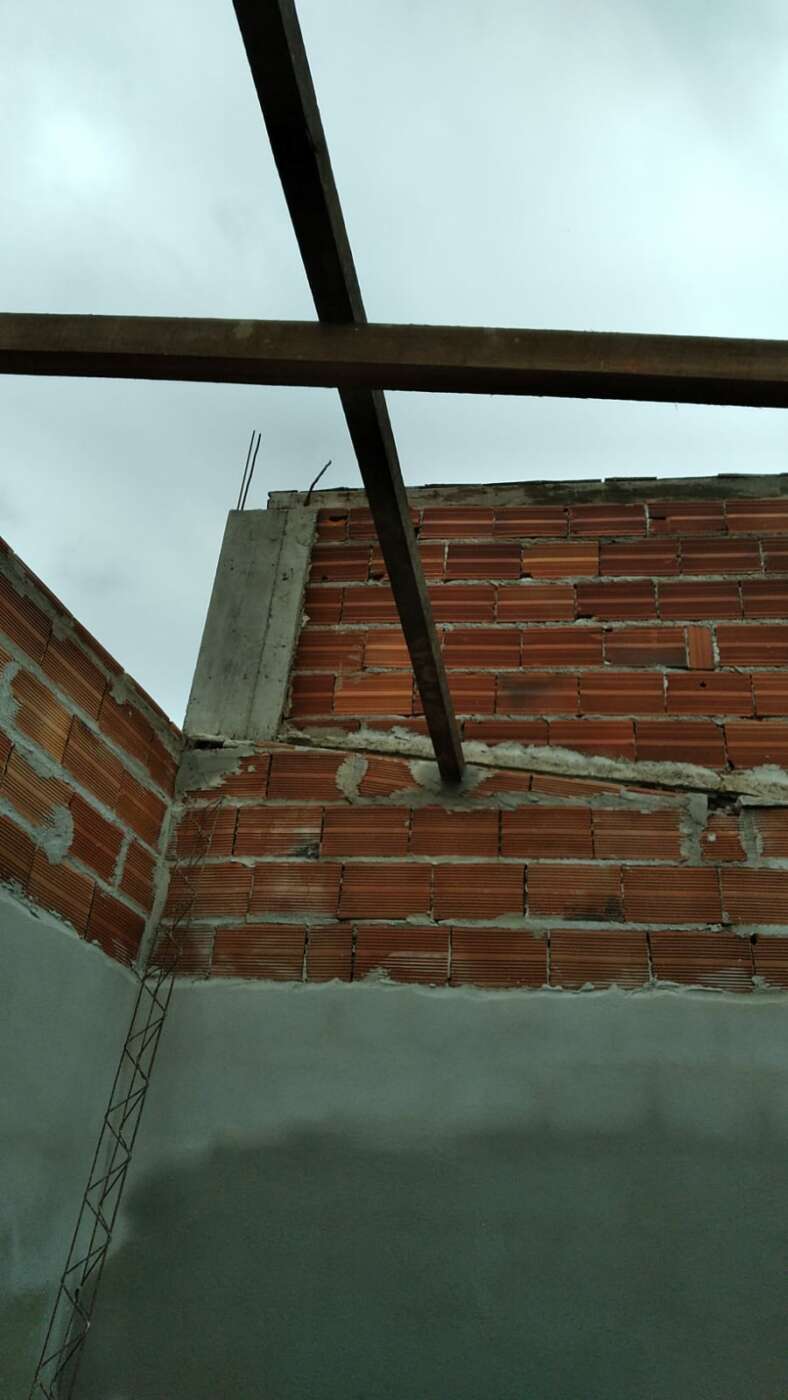 Guarapari: temporal devasta casa em construção; casal pede ajuda para recomeçar