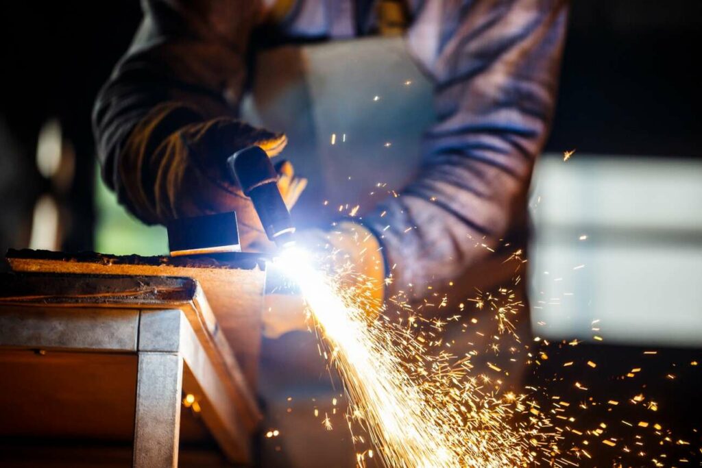 Parte das oportunidades e vagas de trabalho são voltadas para emprego de trabalhadores da industria metalmecânica, como para soldador, 
caldeireiro e técnico em Segurança do Trabalho. Foto: arquivo/reprodução. 