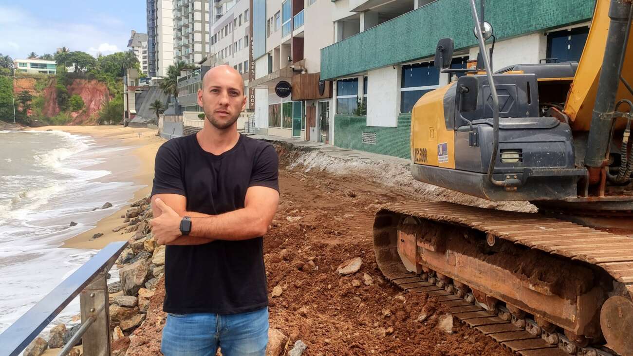 Empresário relata prejuízos incalculáveis após queda de calçadão em praia de Guarapari