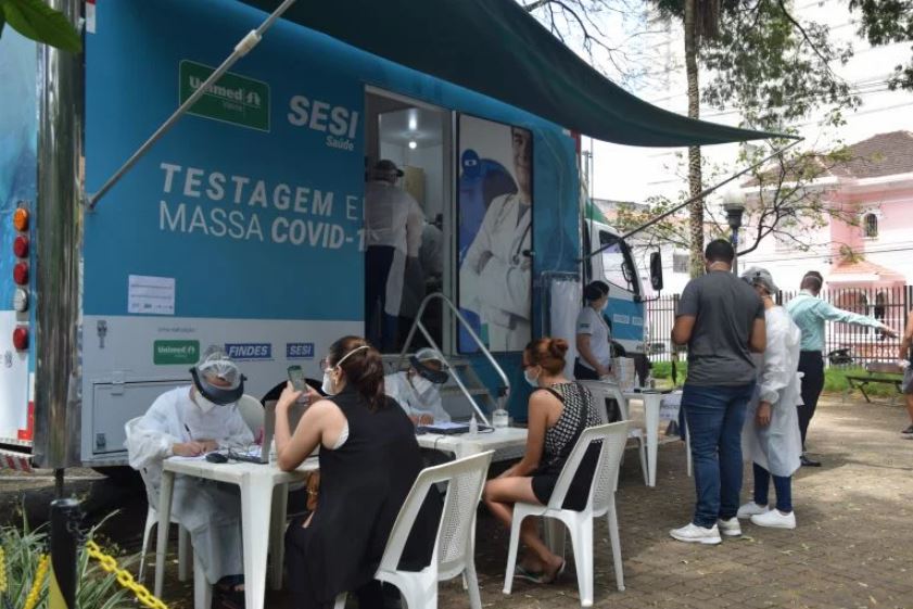 Unidade móvel de testagem testes gratis gratuita Covid-19 do Sesi em Guarapari