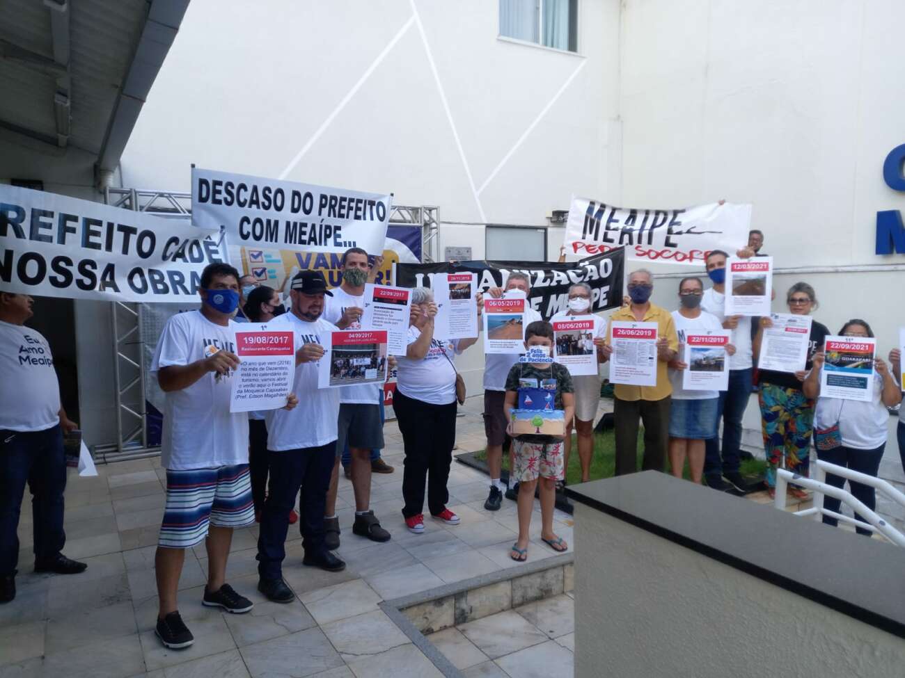 Câmara de Guarapari vira palco de manifestação contra atraso nas obras de Meaípe