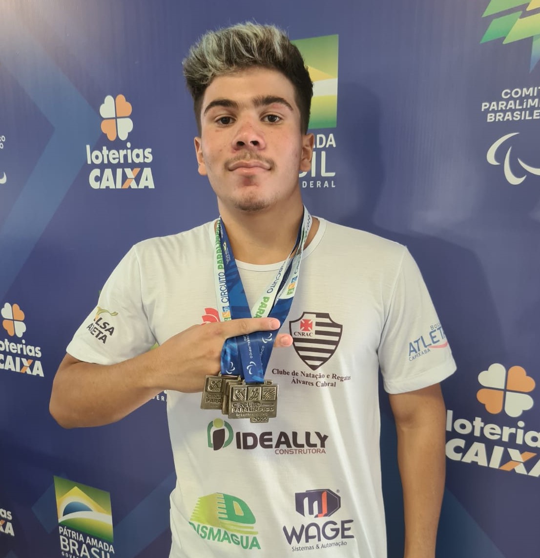 Deu pódio novamente! Nadador de Guarapari conquista mais três medalhas de ouro