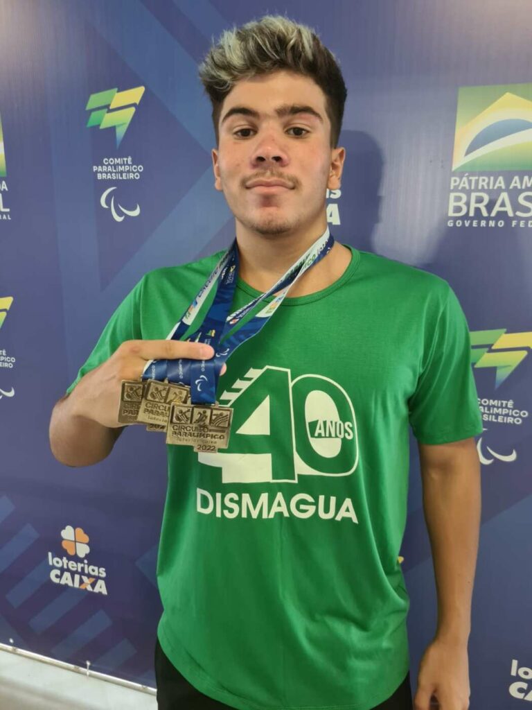Deu pódio novamente! Nadador de Guarapari conquista mais três medalhas de ouro