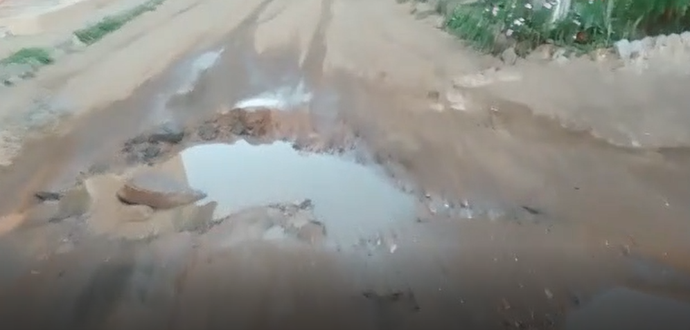 Vazamento de esgoto em Meaípe é alvo de reclamação dos moradores em Guarapari