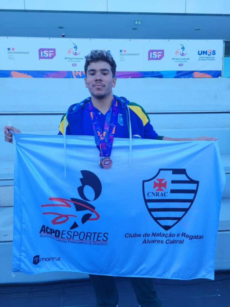 Nadador de Guarapari conquista três medalhas em mundial na França