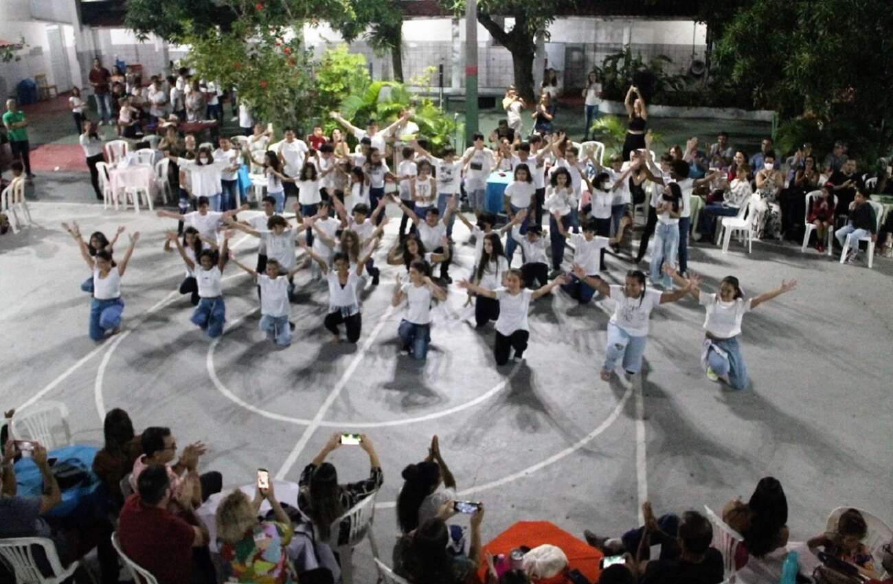 Escola Rui Barbosa encerra trimestre com Sarau Cultural e homenagem às mães em Guarapari