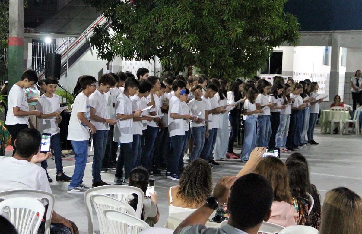 Escola Rui Barbosa encerra trimestre com Sarau Cultural e homenagem às mães em Guarapari