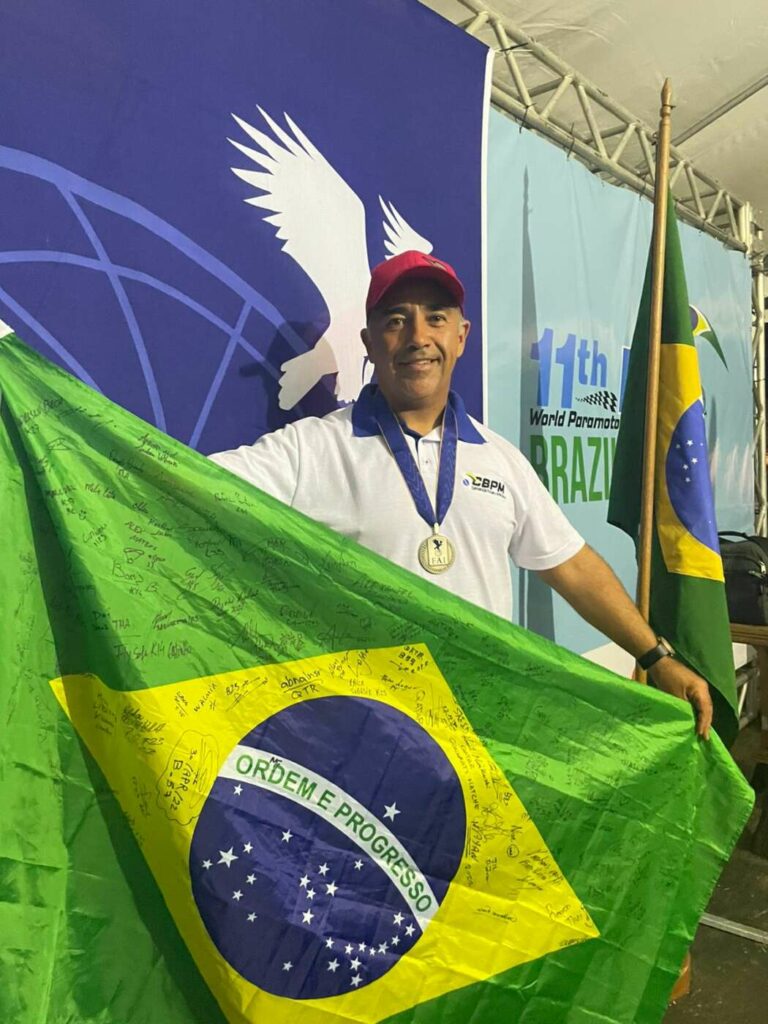 Atleta de Guarapari integrou equipe que ficou em 2º lugar no mundial de paramotor no RJ