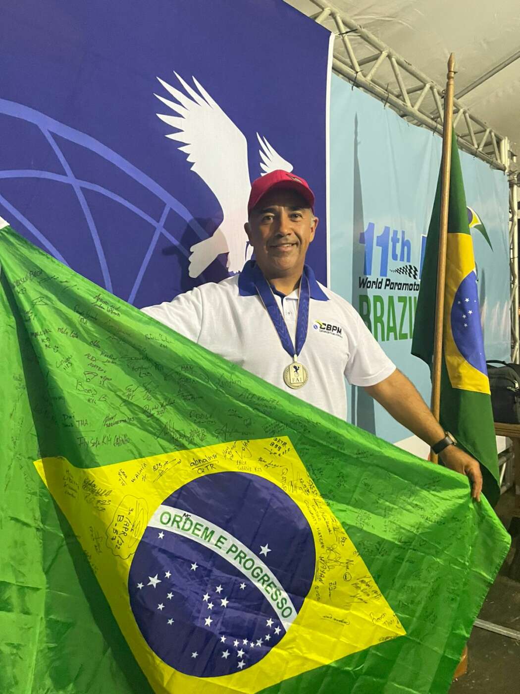 Atleta de Guarapari integrou equipe que ficou em 2º lugar no mundial de paramotor no RJ