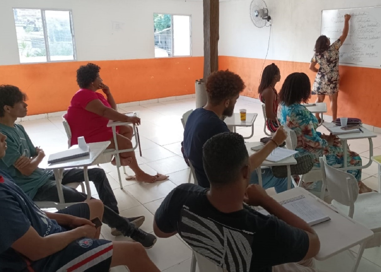 Curso gratuito quer ampliar acesso de moradores de Guarapari à universidade pública