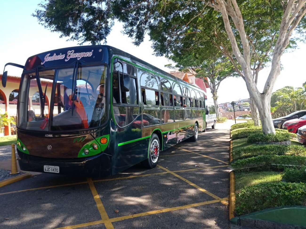 Roteiro turístico em jardineira visita pontos turísticos e históricos de Guarapari