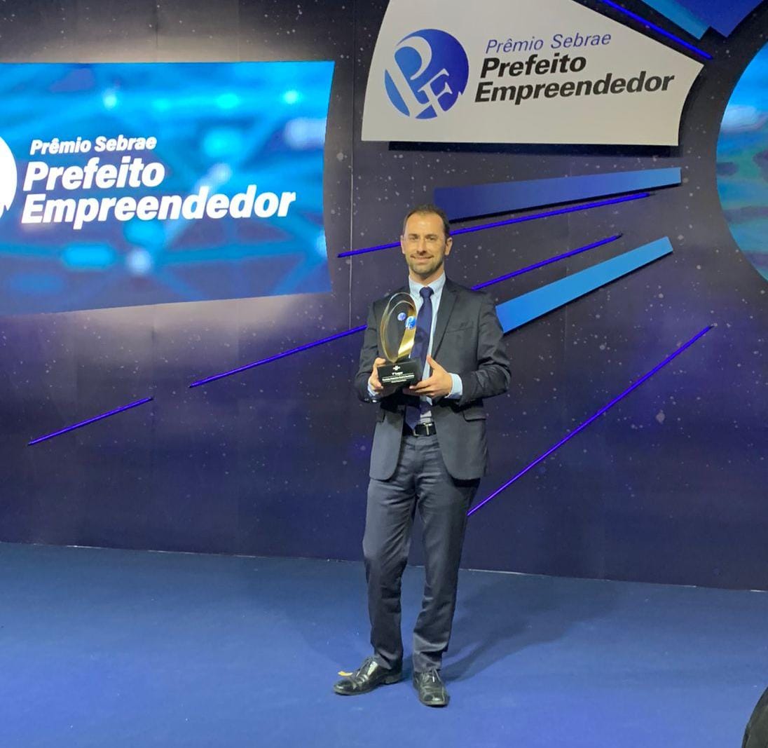 Prefeito Empreendedor Estadual: Chefe do Executivo de Anchieta ganha dois prêmios
