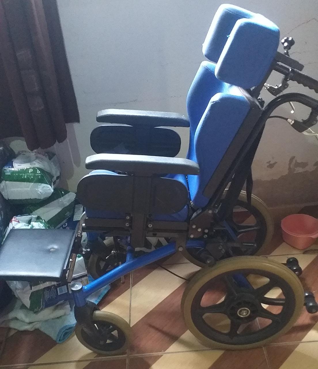 Mãe cria rifa para comprar cadeira de rodas para o filho especial em Guarapari
