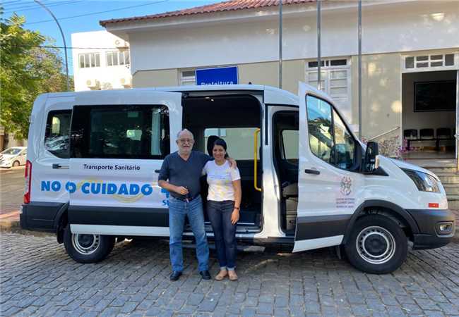 Alfredo Chaves recebe veículo do Governo do Estado para transporte de usuários da Saúde
