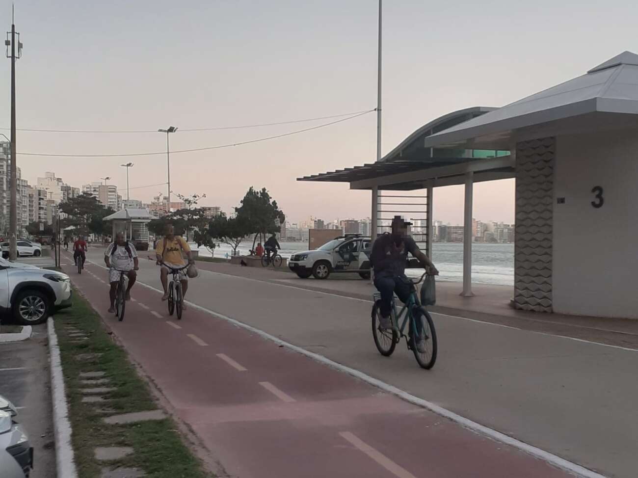 Artigo: Ciclistas e similares da linda Praia do Morro também precisam de educação para transitar