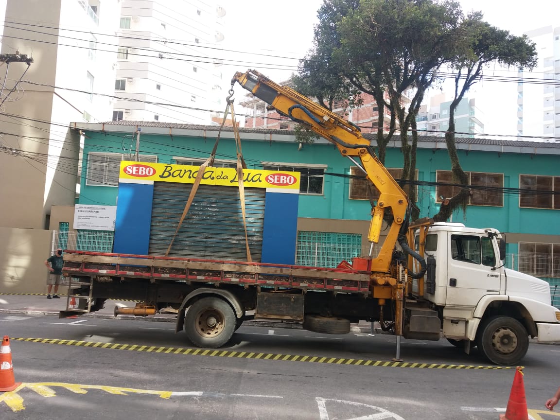 Guarapari: bancas do Centro retornam ao local após o fim do Esquina da Cultura
