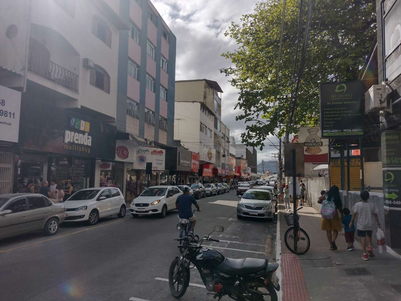 Comércio em Guarapari: 43% dos lojistas notaram melhora no movimento durante verão 2025, aponta pesquisa