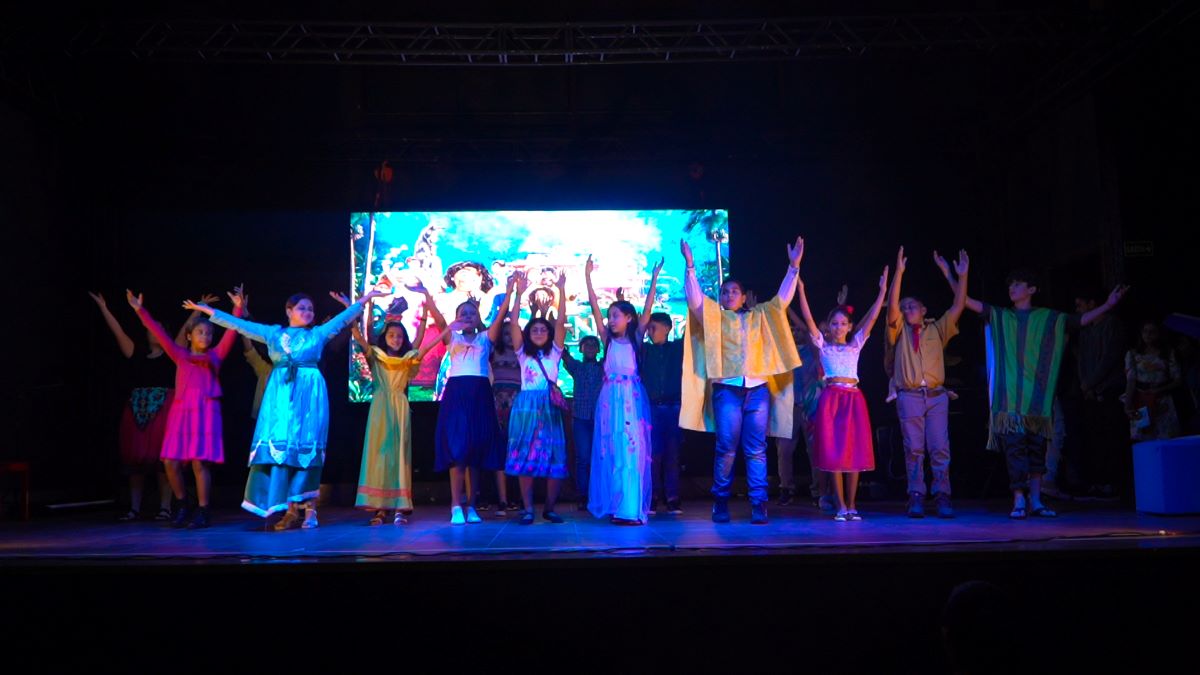 Guarapari: tradicional musical da Escola Rui Barbosa surpreende em apresentação aberta