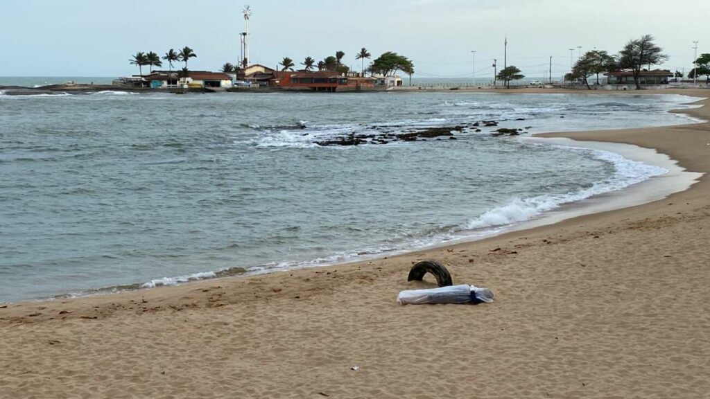 Homem morre afogado na Praia das Castanheiras, em Guarapari