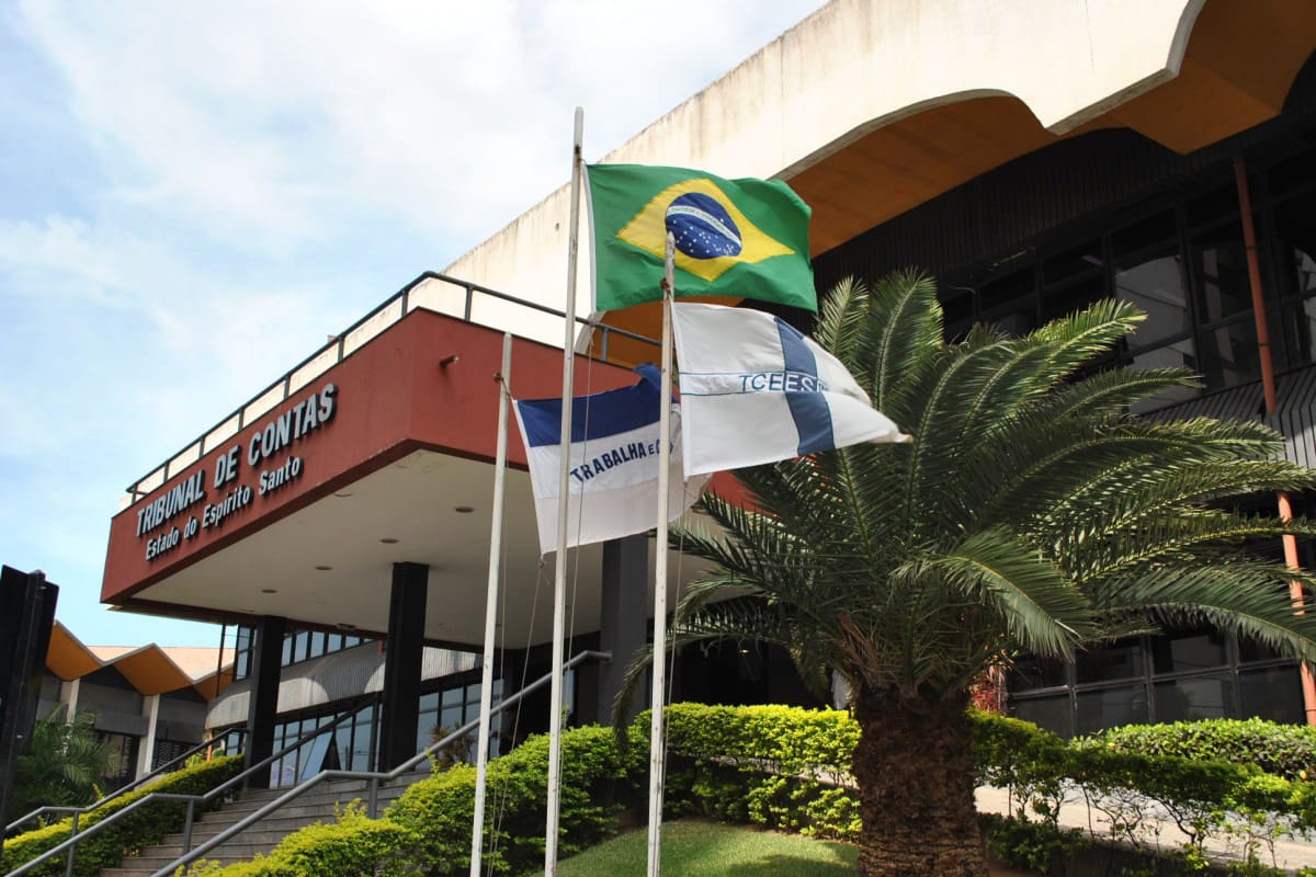 TCE-ES lança edital do concurso público com 20 vagas e salário de mais de 13 mil
