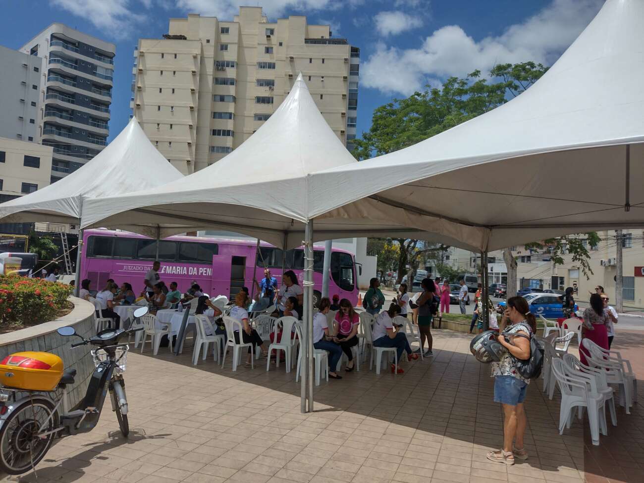 Ação social oferece diversos serviços de saúde e traz Ônibus Rosa para Guarapari