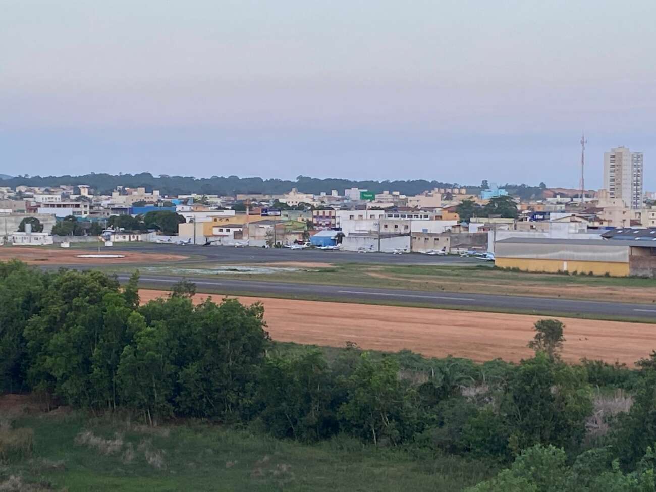 Obra no Aeroporto de Guarapari gera nuvens de poeira na região