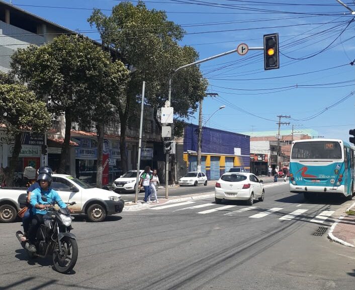 Semáforos com problemas causam transtorno para motoristas e pedestres em Guarapari