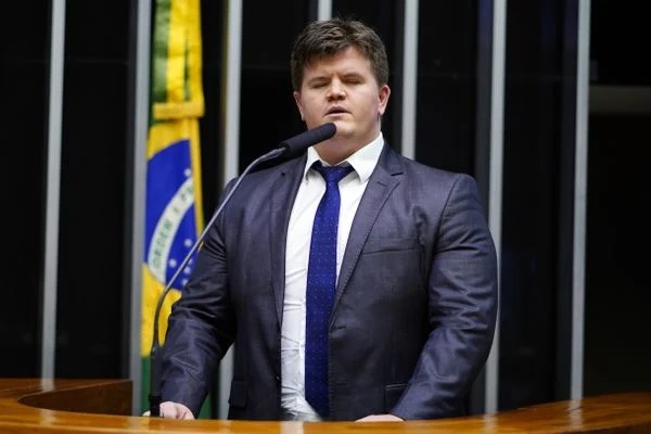 Deputado Felipe Rigoni anuncia apoio ao governador Renato Casagrande no segundo turno