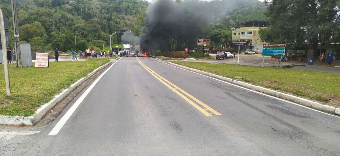 Mais um trecho de rodovia no Espírito Santo é interditado pelos caminhoneiros