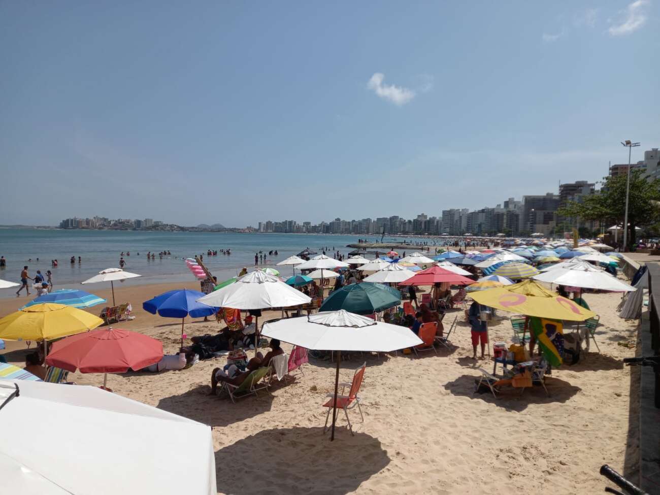 “Semana do Saco Cheio”: volta do Sol e feriado prolongado em MG lotam Guarapari