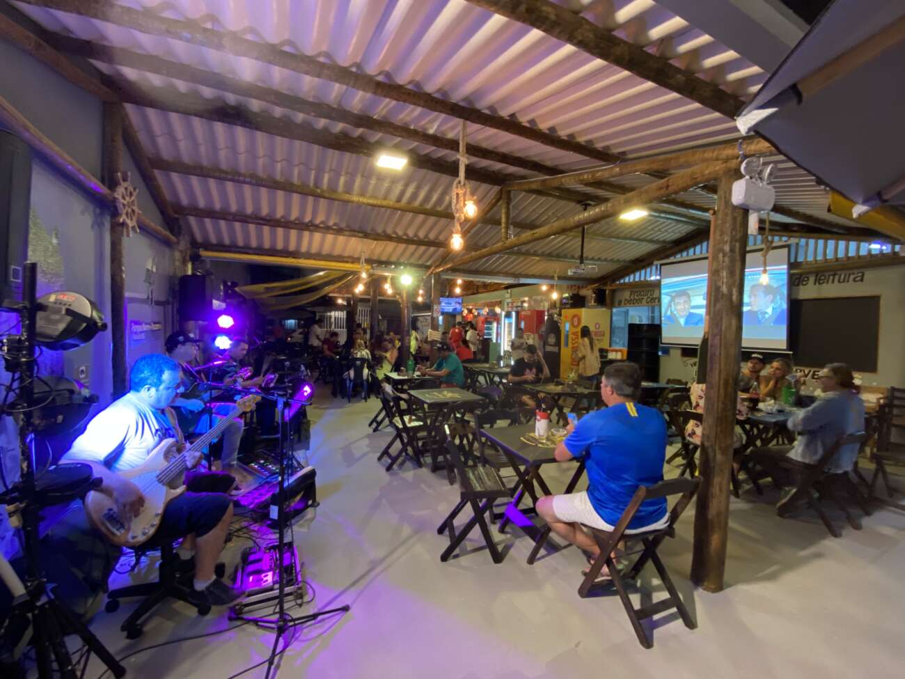 “De uma necessidade se tornou um sonho”, resume o proprietário do Botequim Maratimba´s em Guarapari