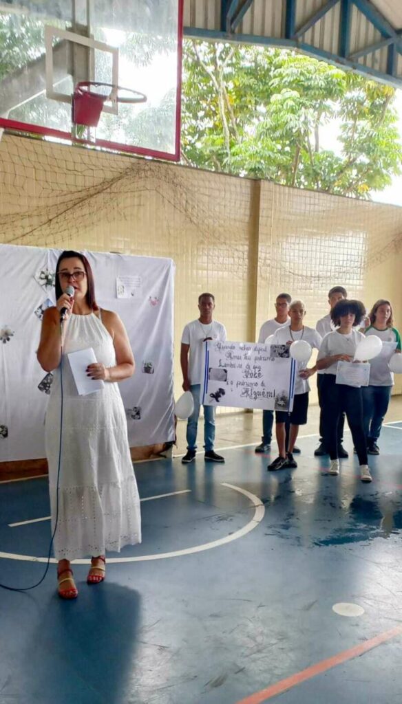 Guarapari: Escola Angélica Paixão participa de homenagem às vítimas do ataque em Aracruz