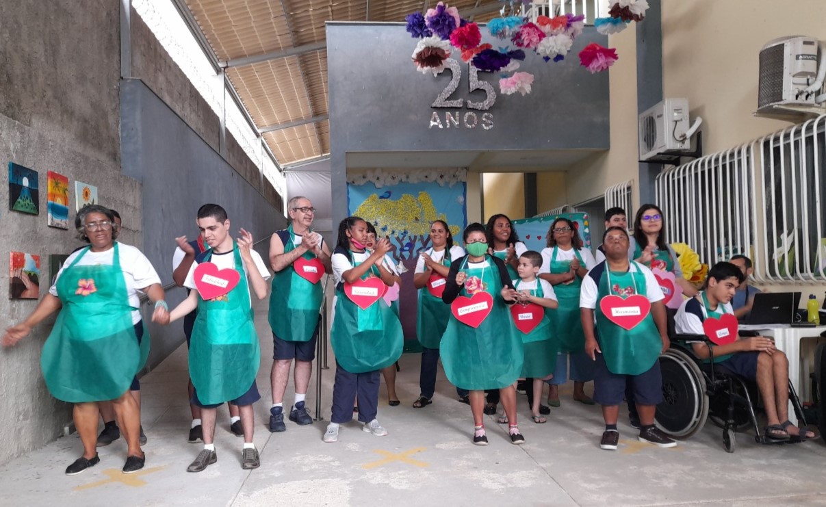 APAE Guarapari cria campanha para apadrinhar alunos com presentes de Natal