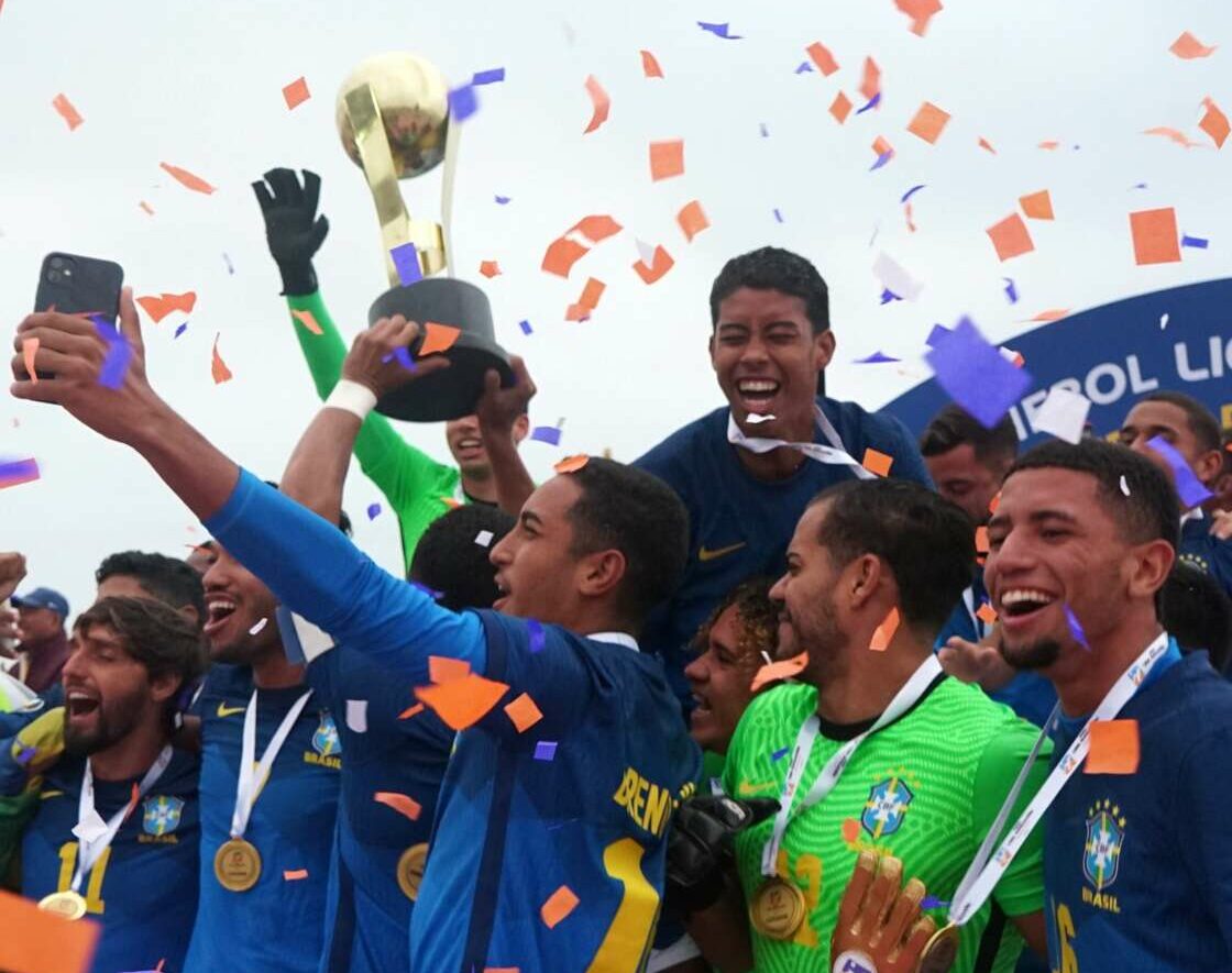 Com atletas de Anchieta, Seleção Brasileira de Beach Soccer conquista títulos no Equador