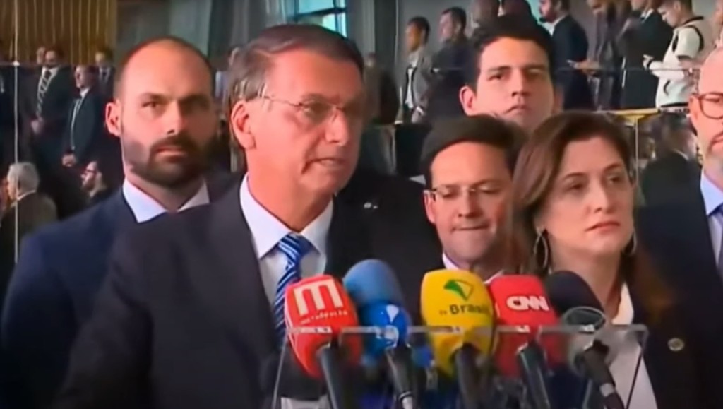 Bolsonaro se pronuncia após 48 horas sem citar derrota na eleição