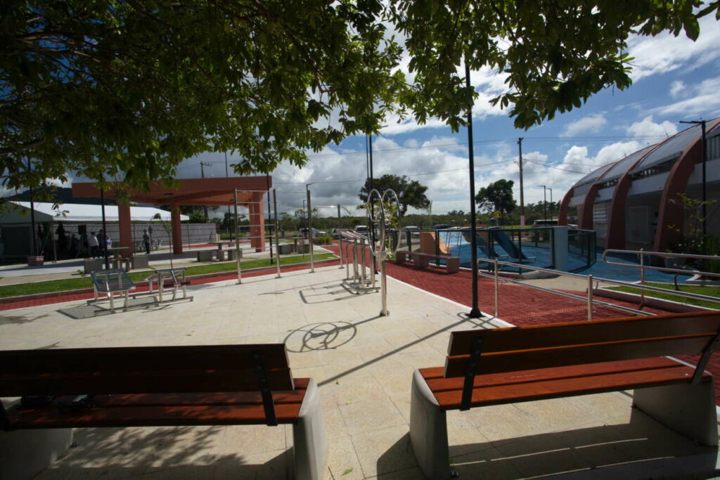 Samarco entrega praça para comunidade de Chapada do Á, em Anchieta
