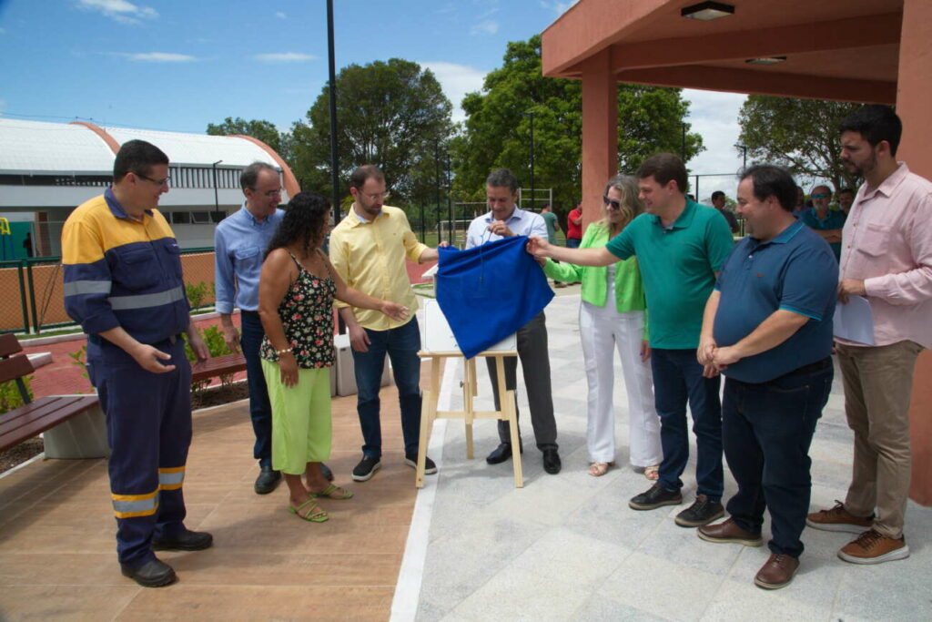 Samarco entrega praça para comunidade de Chapada do Á, em Anchieta