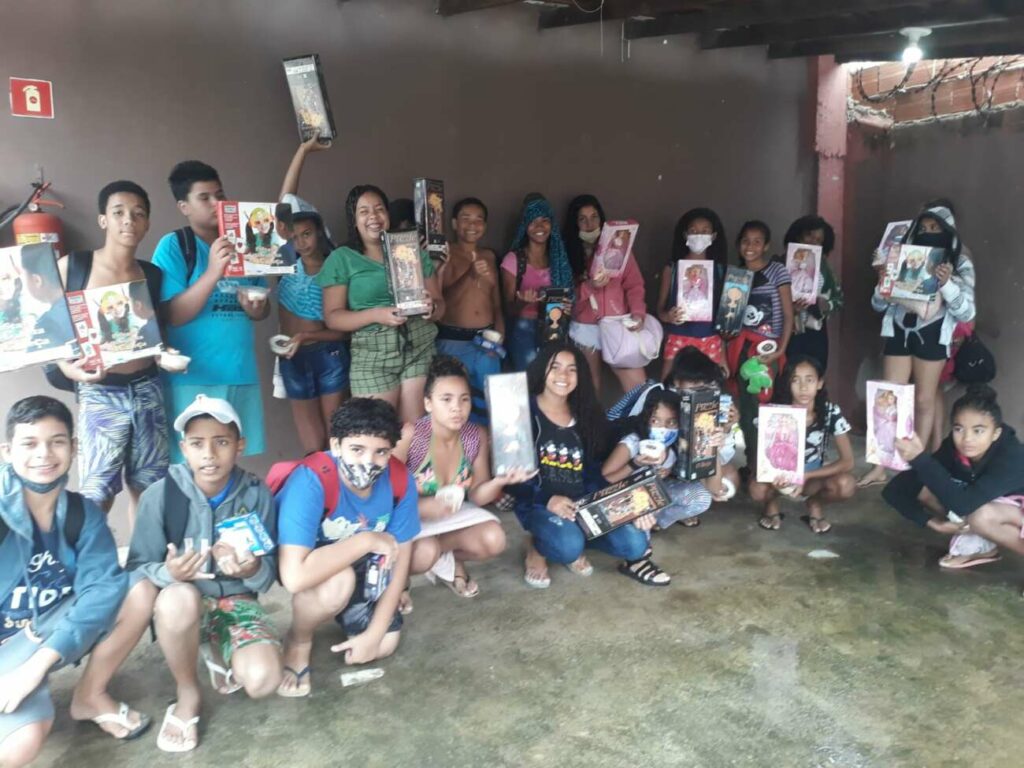 Campanha arrecada material escolar e brinquedos para crianças atendidas em ONG de Guarapari