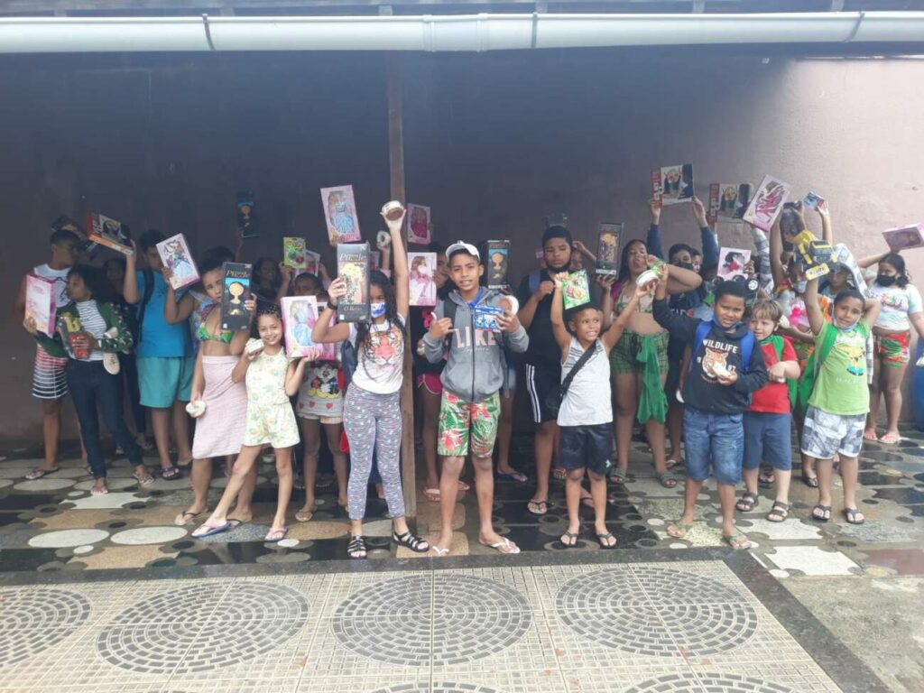 Campanha arrecada material escolar e brinquedos para crianças atendidas em ONG de Guarapari