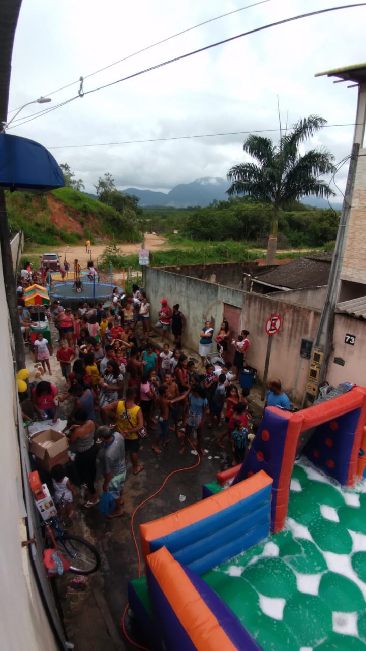 Crianças da Prainha de Olaria ganham festa de Natal em Guarapari