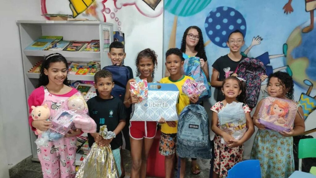 Festa de Natal marcou entrega de doações para crianças e adolescentes atendidas em ONG de Guarapari