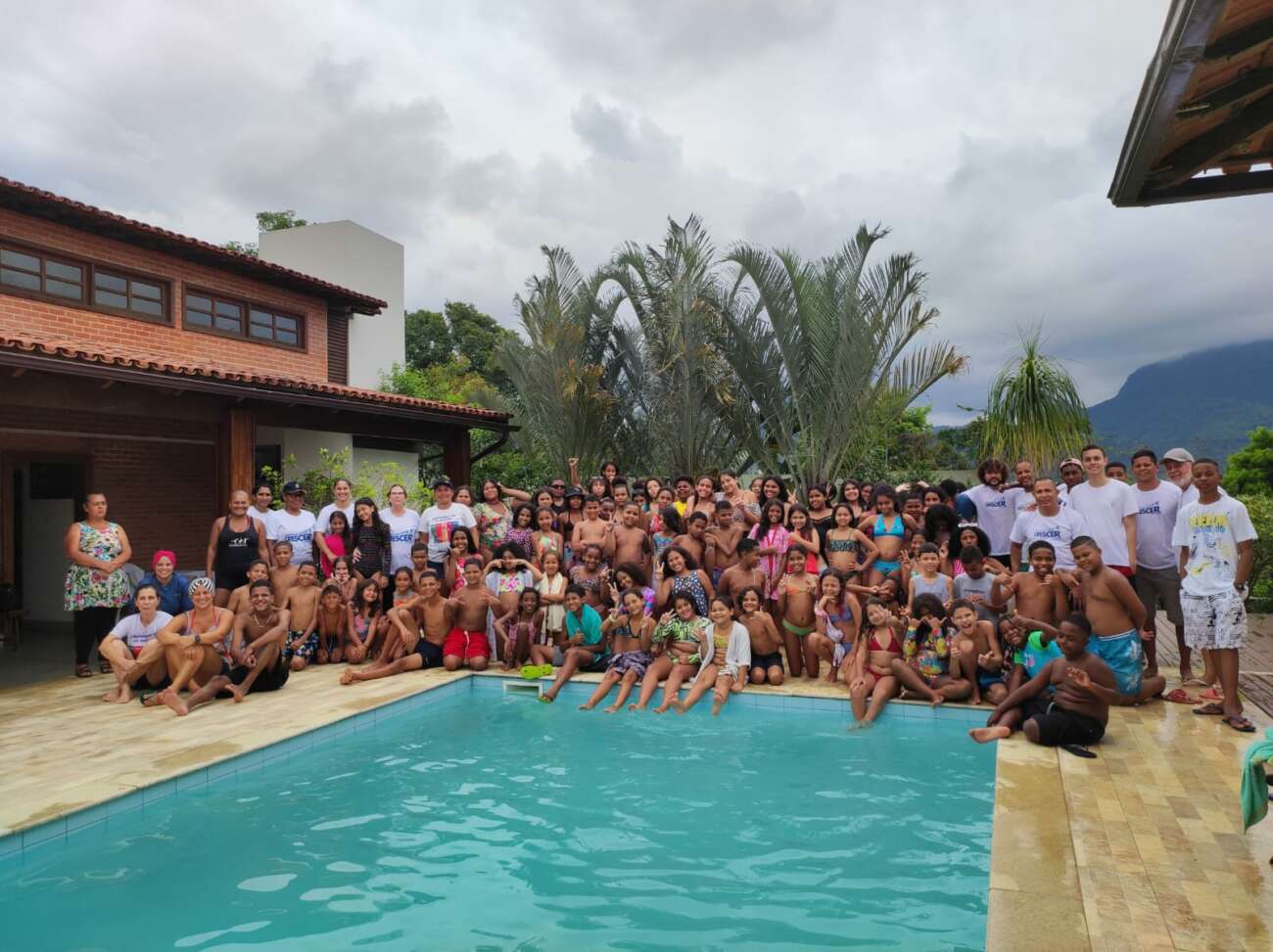 Festa de Natal marcou entrega de doações para crianças e adolescentes atendidas em ONG de Guarapari