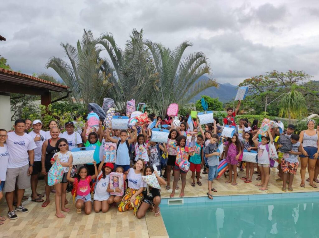 Festa de Natal marcou entrega de doações para crianças e adolescentes atendidas em ONG de Guarapari
