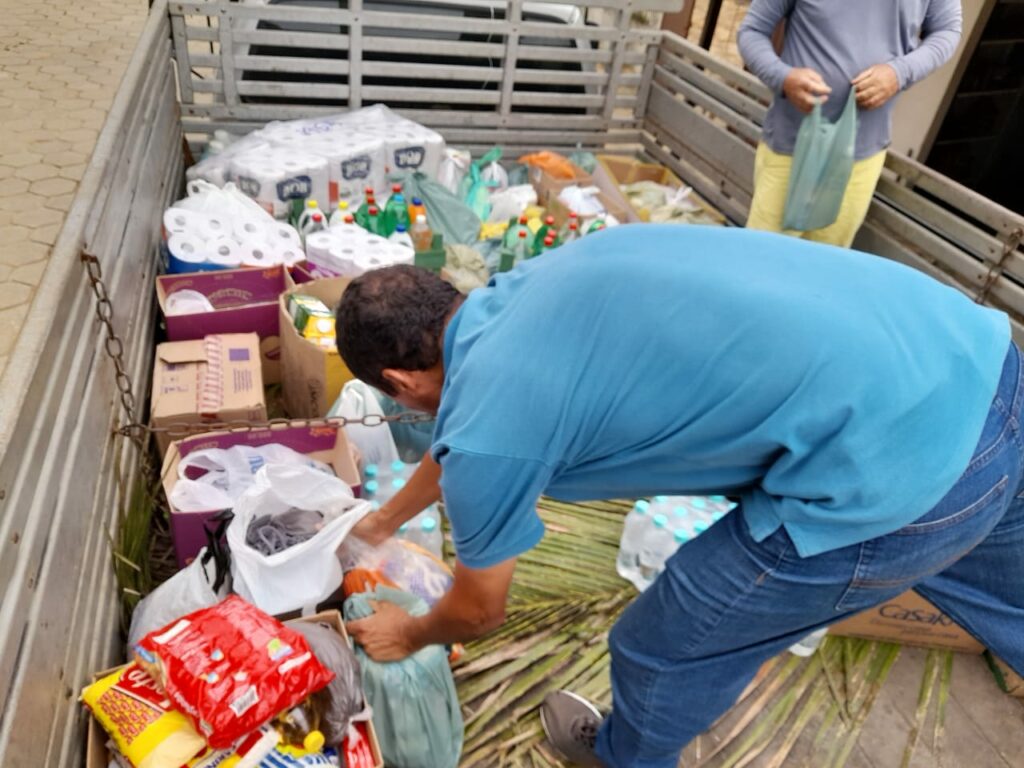 Doações começam a chegar em comunidade afetada pela chuva em Guarapari; arrecadações continuam
