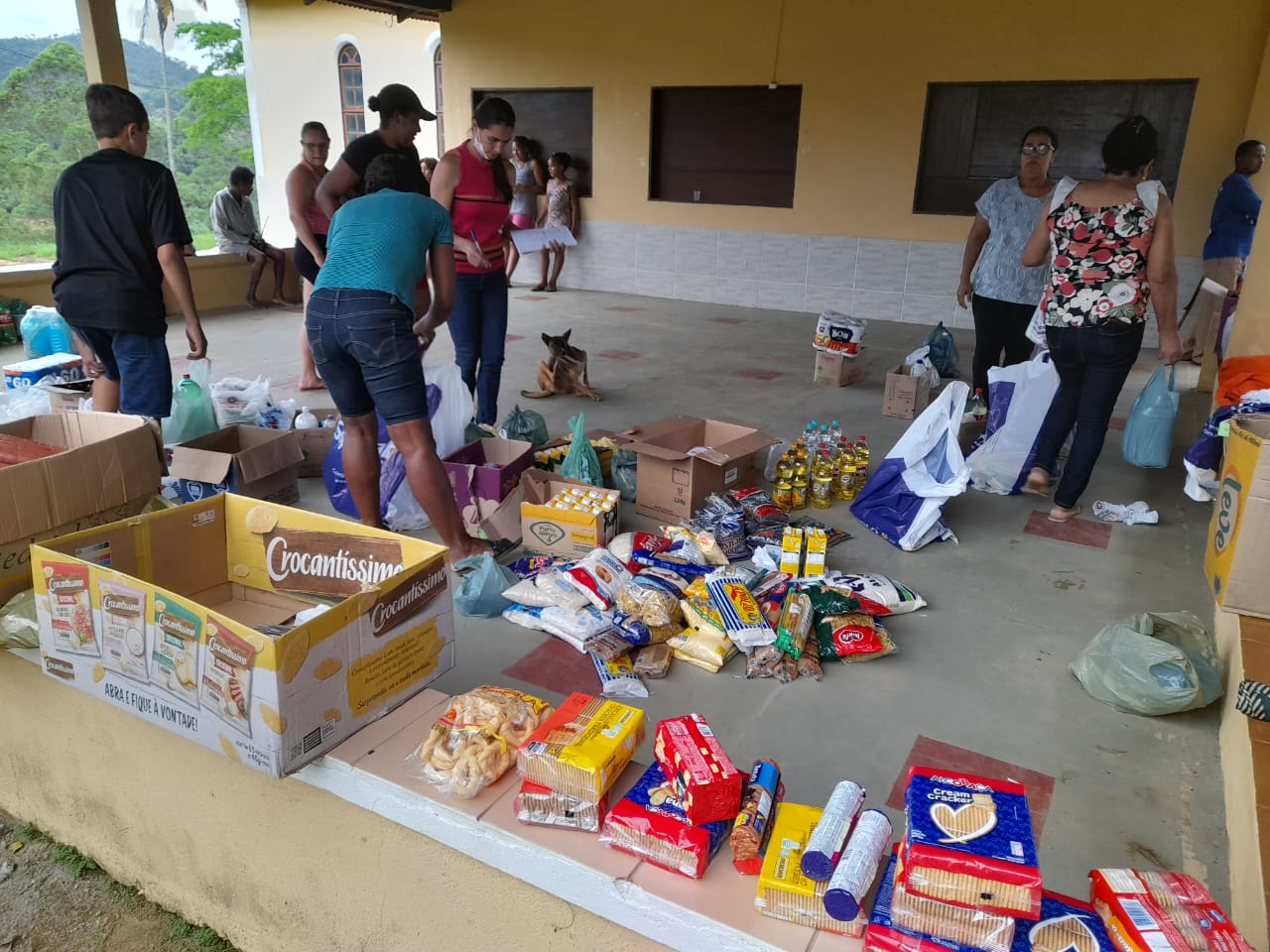Doações começam a chegar em comunidade afetada pela chuva em Guarapari; arrecadações continuam