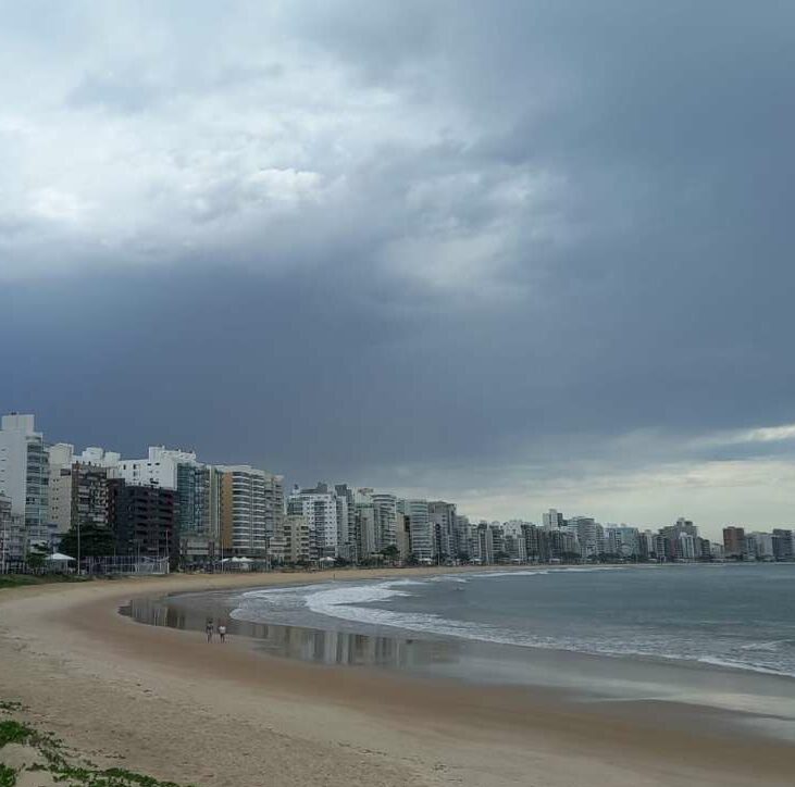 Inmet emite alerta laranja para chuvas e ventos intensos em Guarapari