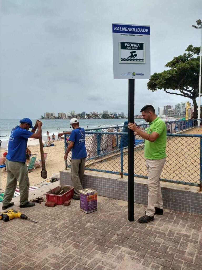 Prefeitura de Guarapari instala placas de balneabilidade nas praias da cidade
